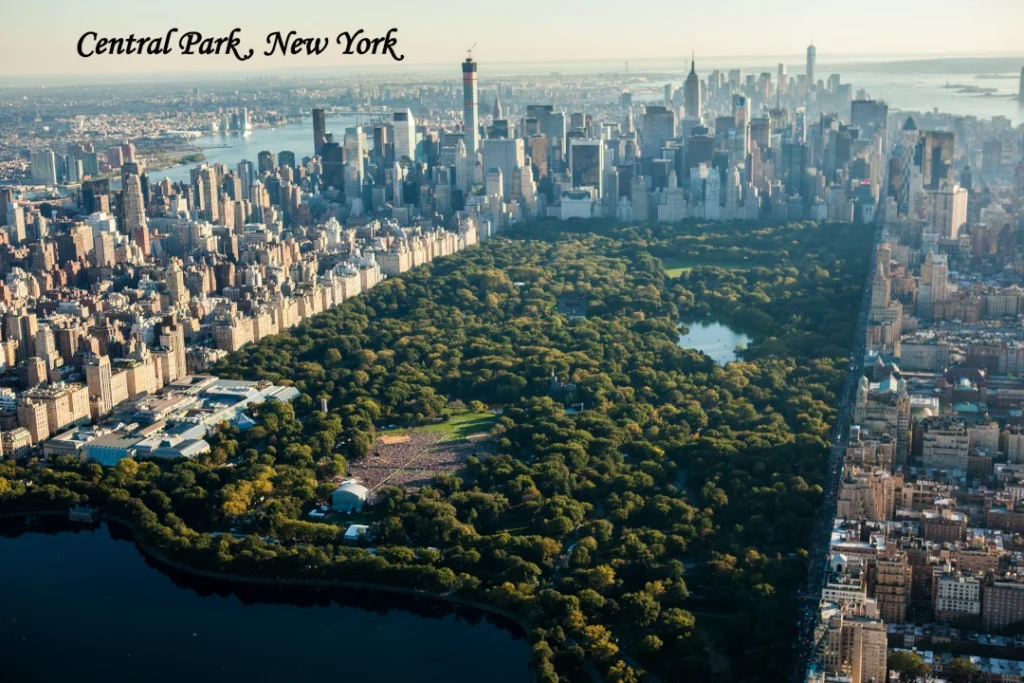  Central Park new york tourist Attractions with Manhattan skyline in New York City, USA